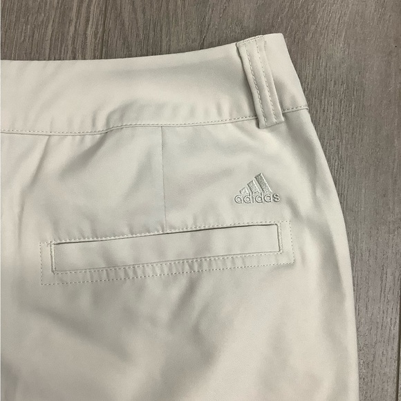 Women's Adidas 8 Medium Shorts Tan Golf Bermuda Chino Khakis Active Lightweight - Picture 6 of 9